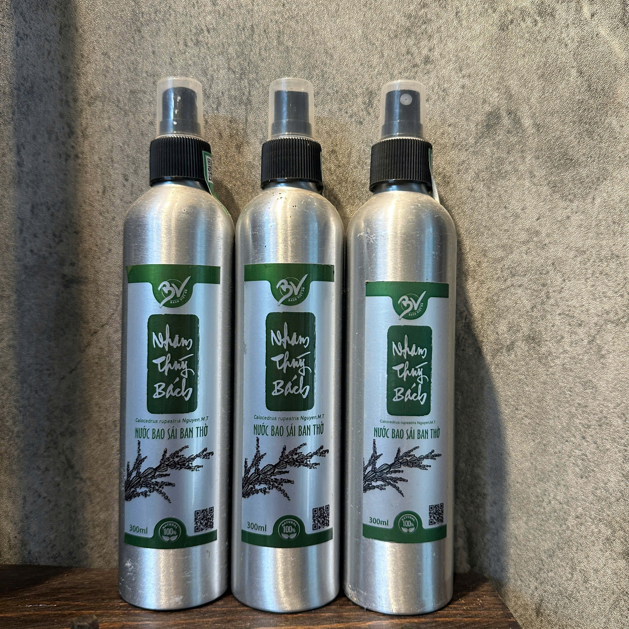 Nham Thúy Bách Nước Bao Sái Ban Thờ